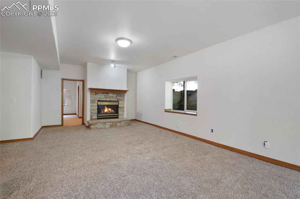 Image 32 of 44: Family Room