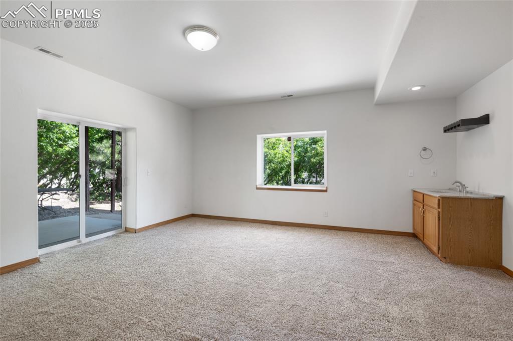 Image 33 of 44: Family Room