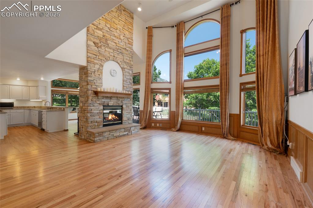 Image 4 of 44: Great Room