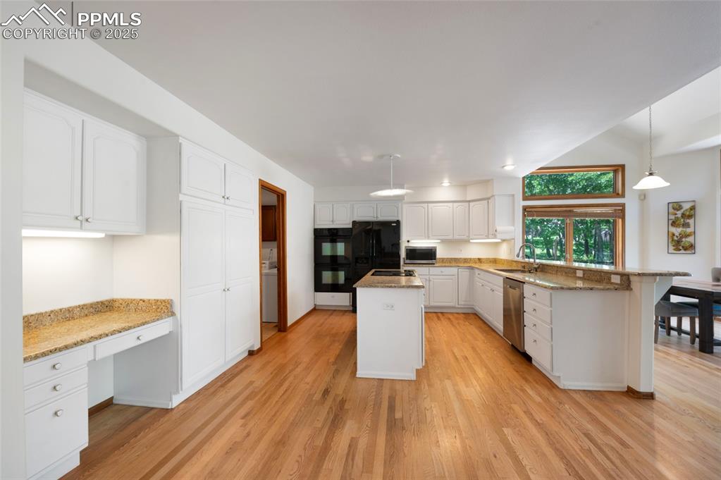 Image 8 of 44: Kitchen