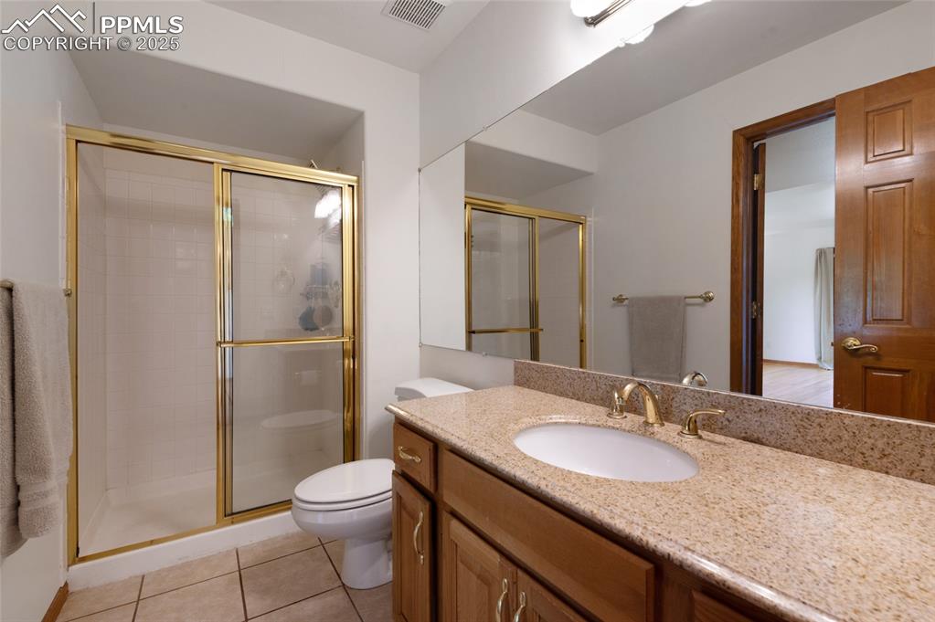 Image 9 of 44: Bathroom