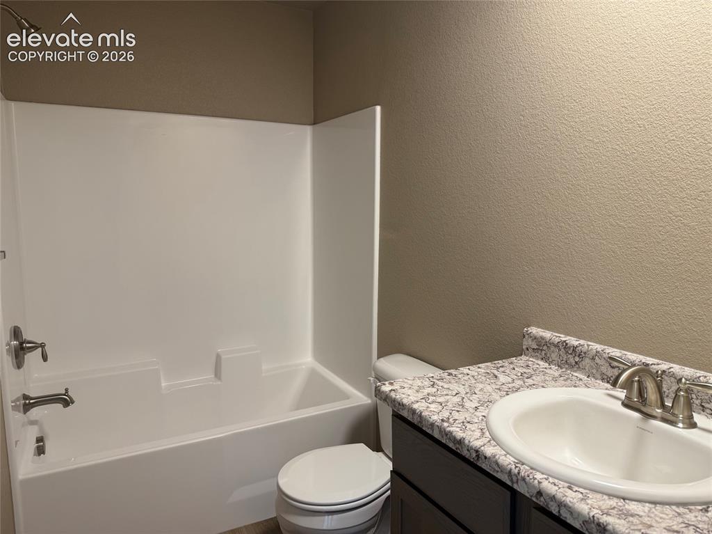Image 14 of 24: Bathroom