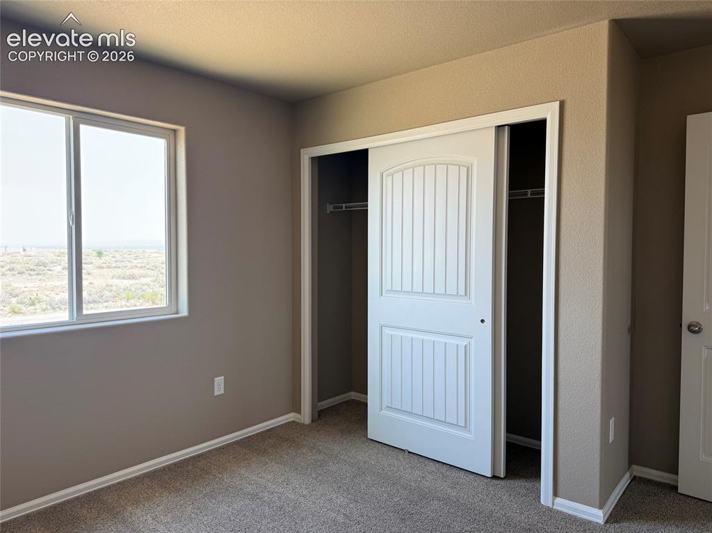 Image 16 of 24: Bedroom