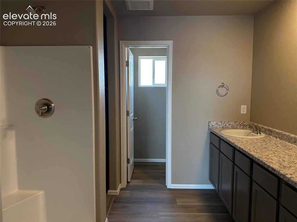 Image 19 of 24: Bathroom