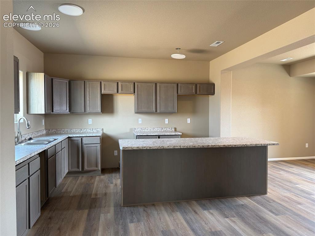Image 4 of 24: Kitchen