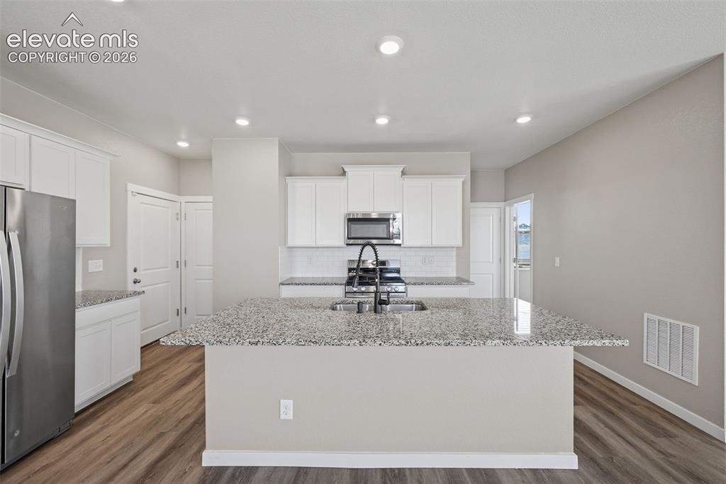 Image 6 of 32: Kitchen