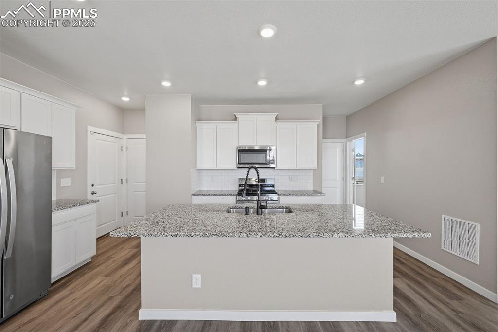 Image 7 of 29: Kitchen