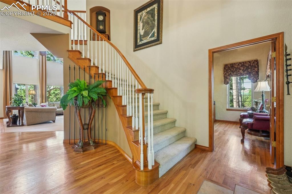 Image 13 of 39: Dining Area