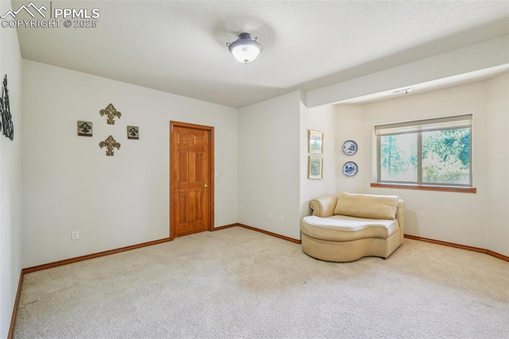 Image 17 of 39: Office