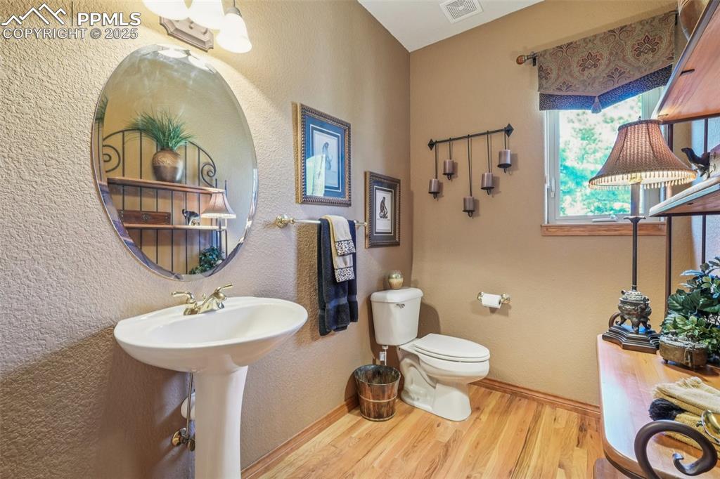 Image 26 of 39: Bedroom