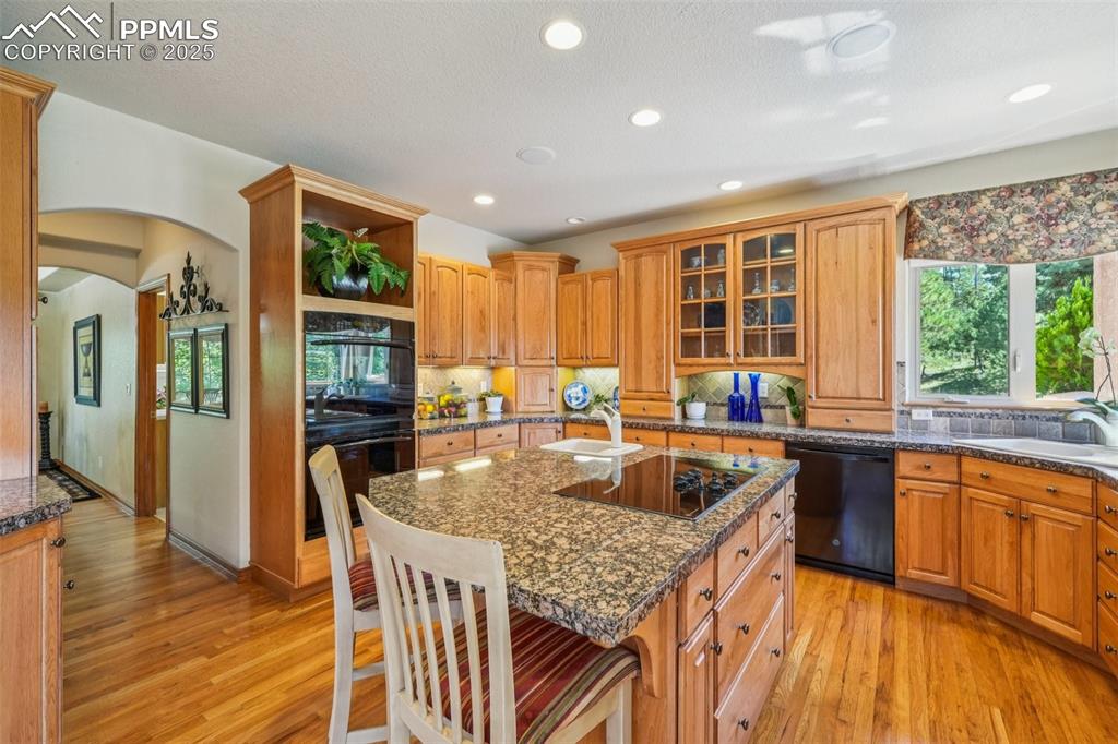 Image 8 of 39: Kitchen