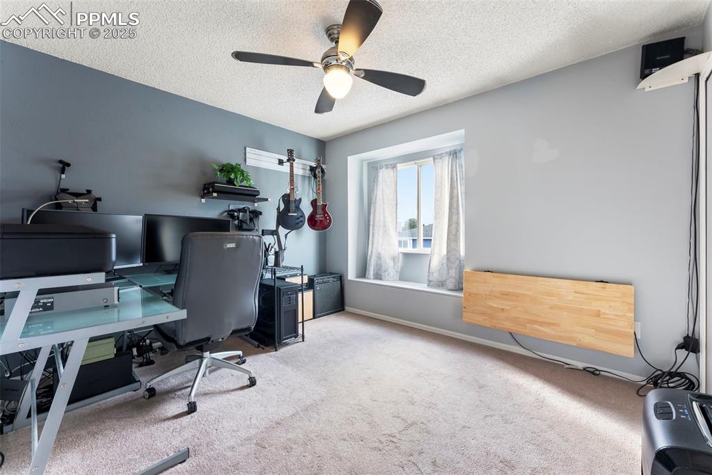 Image 22 of 35: Office