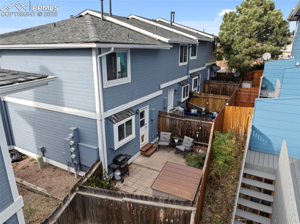 Image 24 of 35: Back of Structure