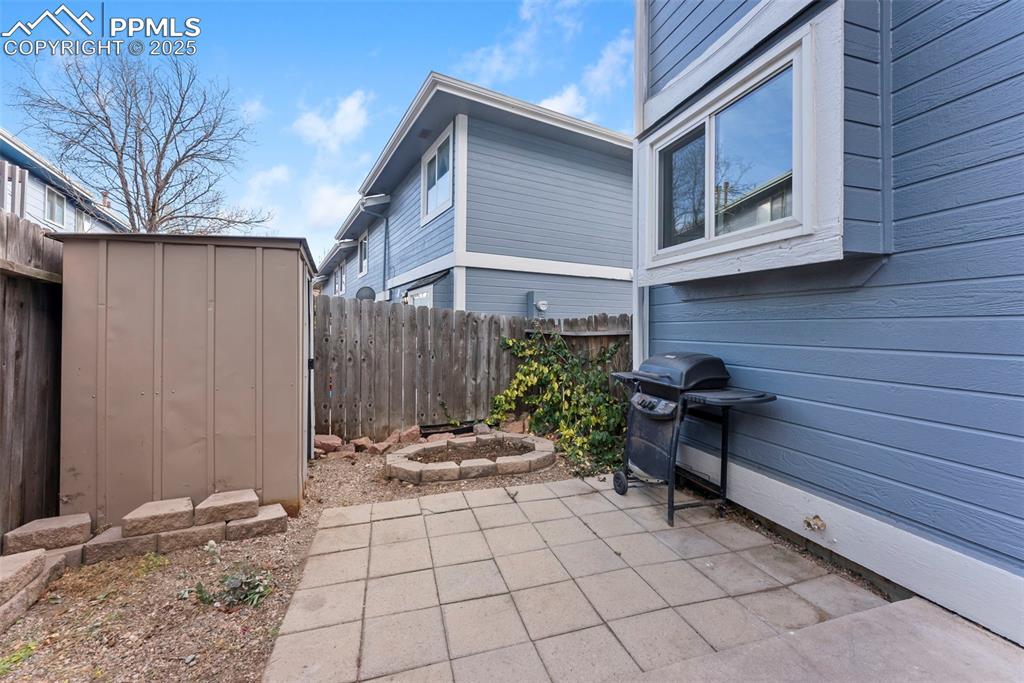 Image 27 of 35: Patio