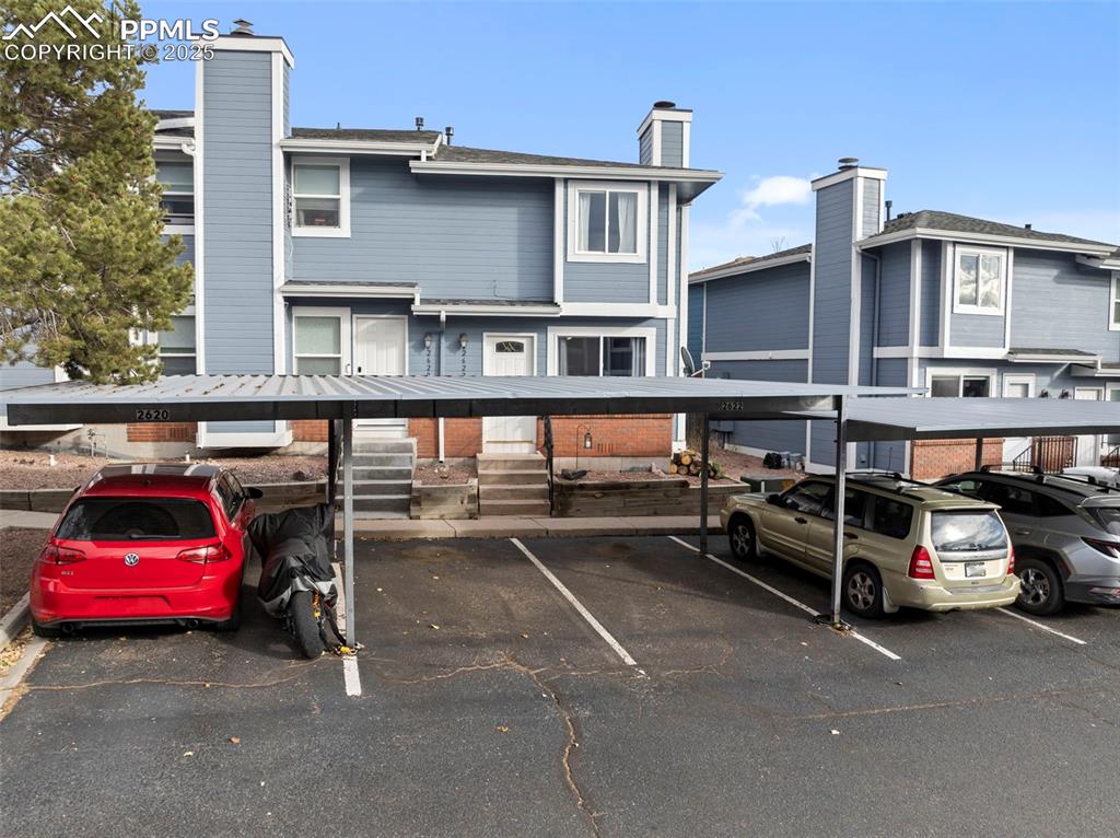 Image 3 of 35: Parking