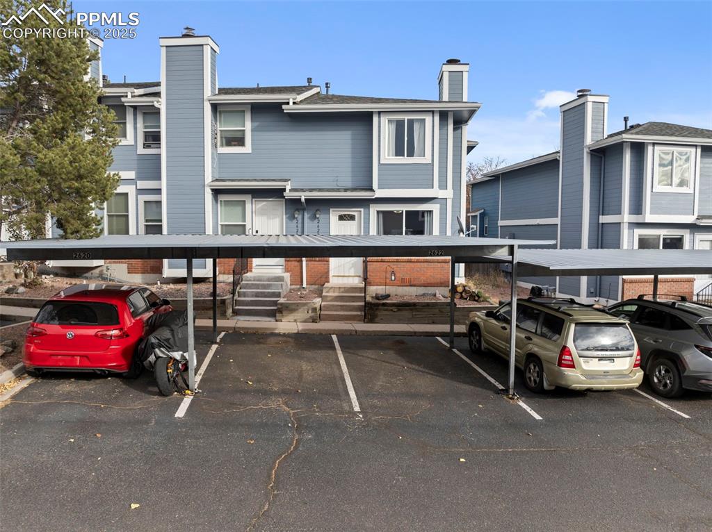 Image 32 of 35: Parking