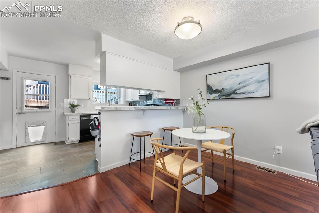 Image 7 of 35: Dining Area