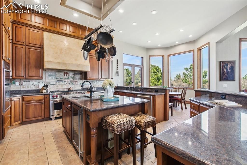 Image 11 of 50: Kitchen