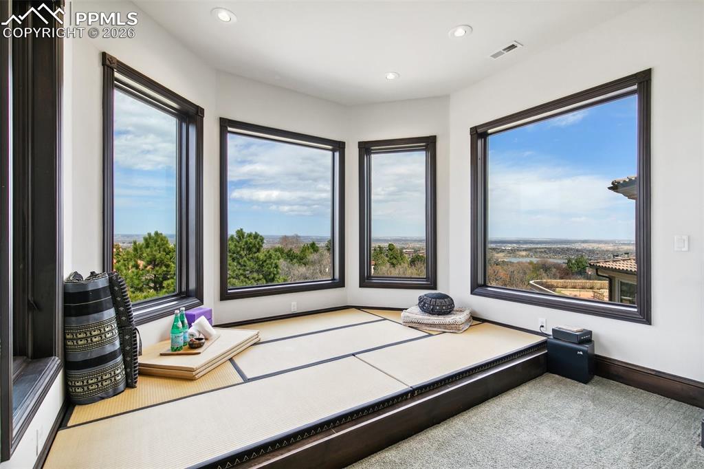 Image 18 of 50: Japanese meditation and yoga tatami