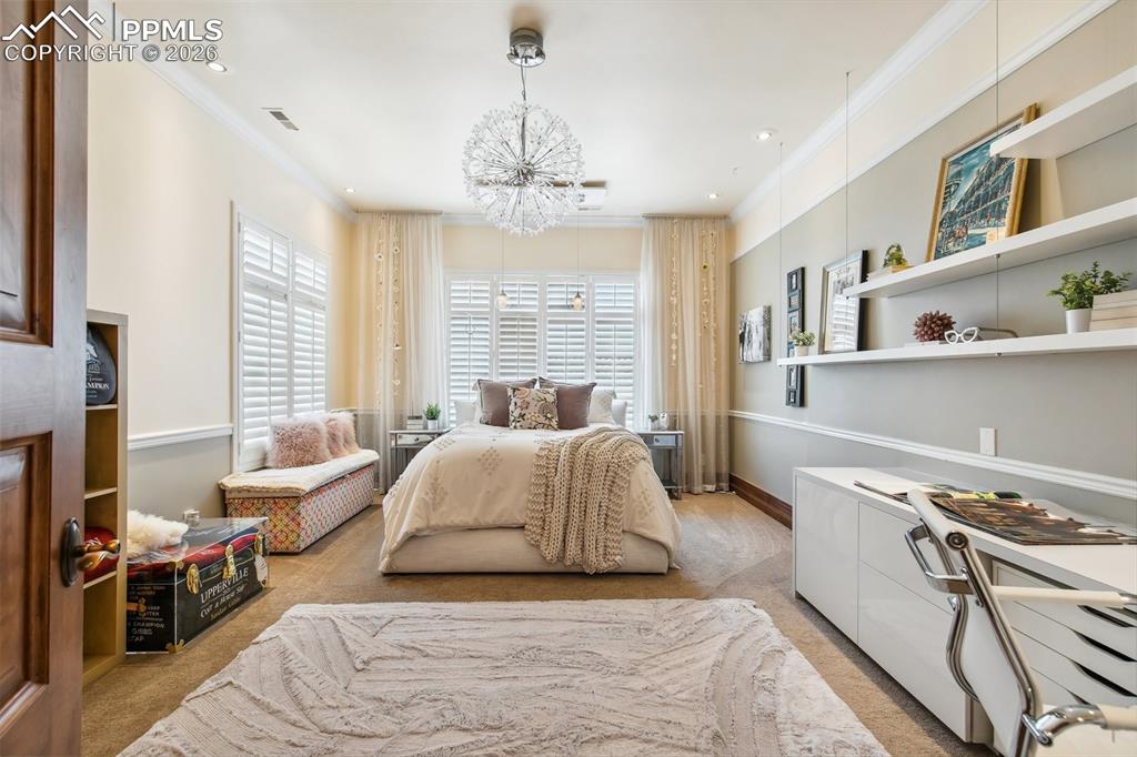 Image 25 of 50: Bedroom