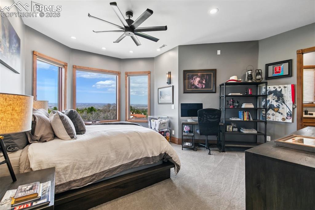 Image 27 of 50: Bedroom