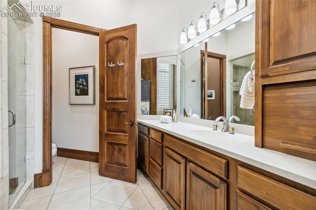 Image 28 of 50: Bathroom