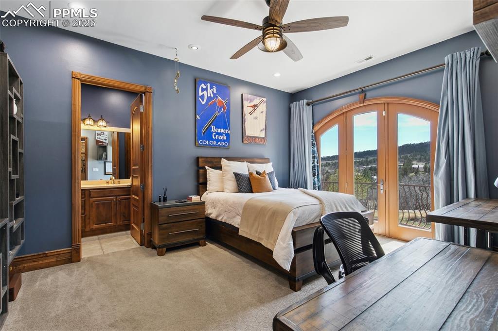 Image 29 of 50: Bedroom