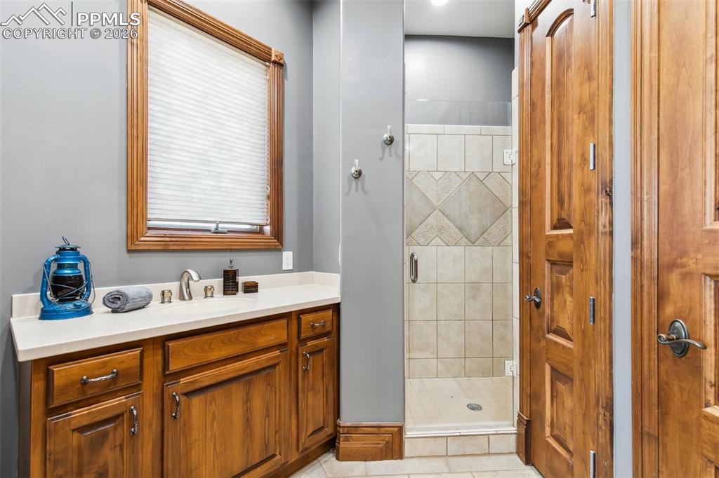 Image 30 of 50: Bathroom