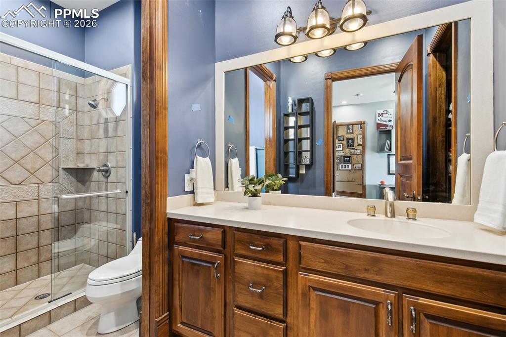 Image 31 of 50: Bathroom