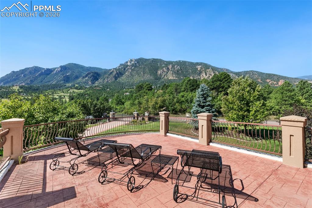 Image 42 of 50: Patio