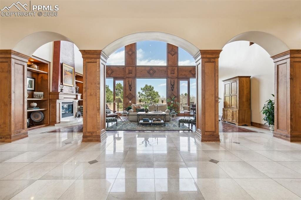 Image 7 of 50: Entry