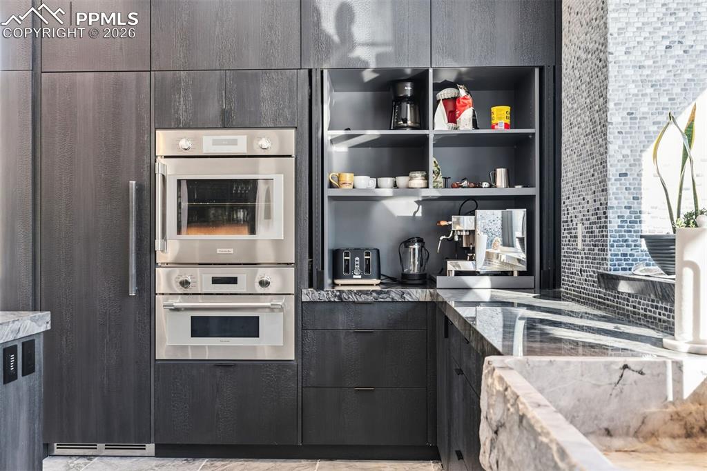 Image 11 of 50: Kitchen