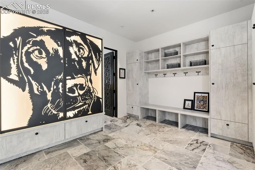 Image 26 of 50: Mud Room