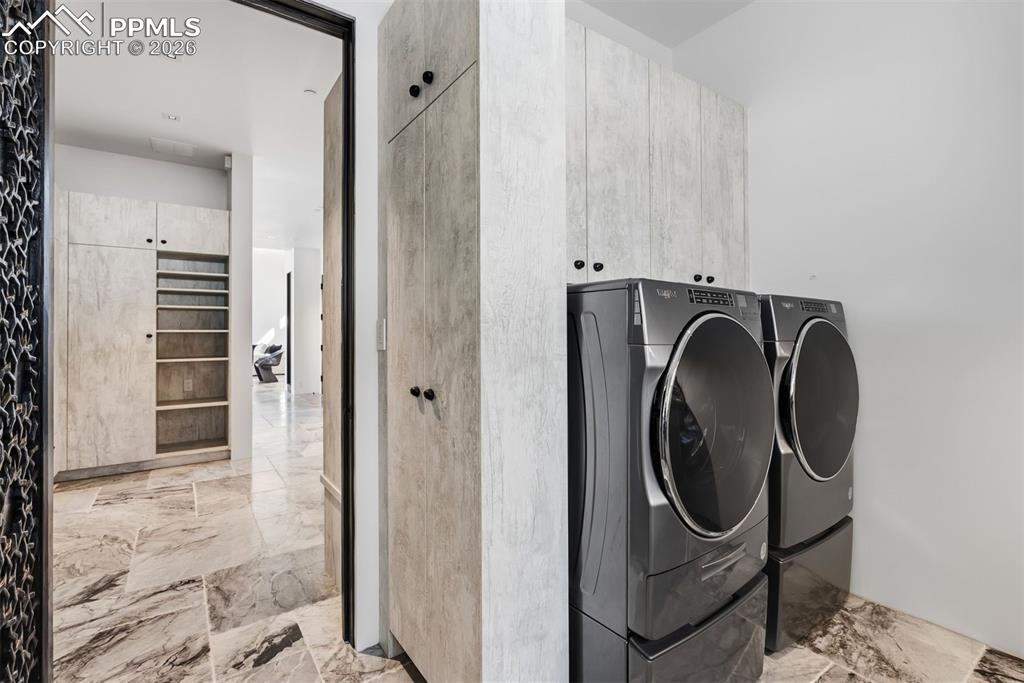 Image 28 of 50: Laundry