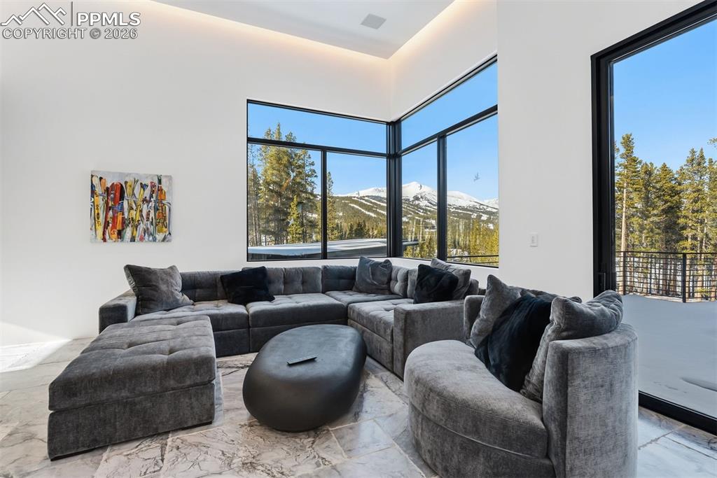 Image 39 of 50: Living Room