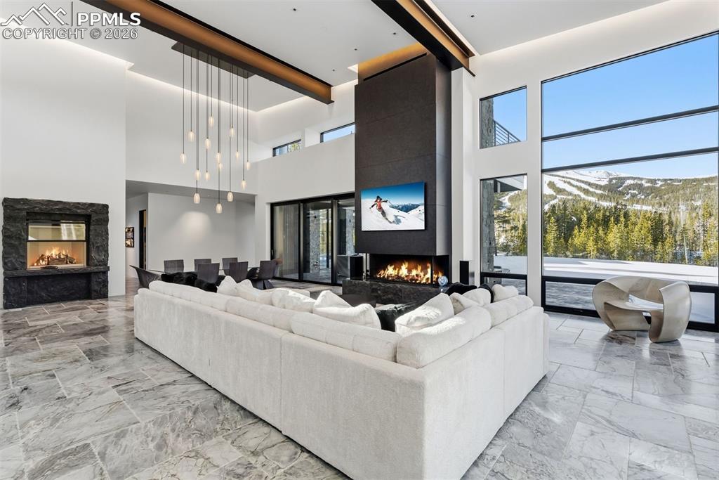 Image 4 of 50: Living Room