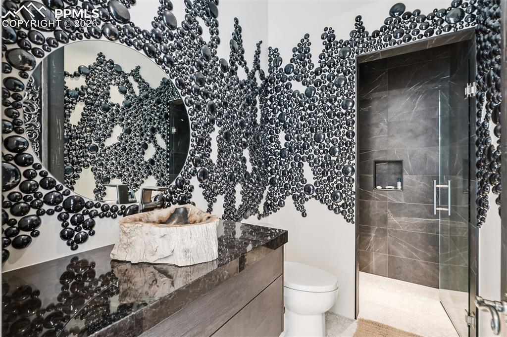 Image 43 of 50: Bathroom