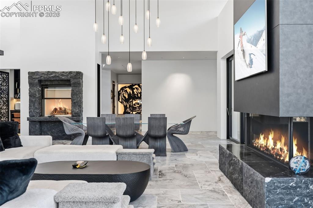 Image 5 of 50: Living Room