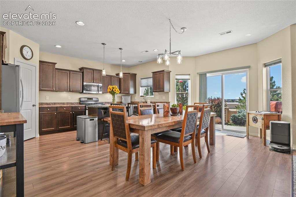 Image 12 of 39: Dining Area