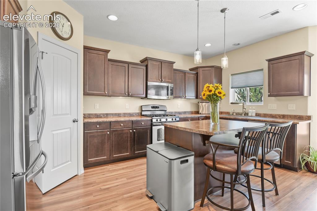 Image 14 of 39: Kitchen