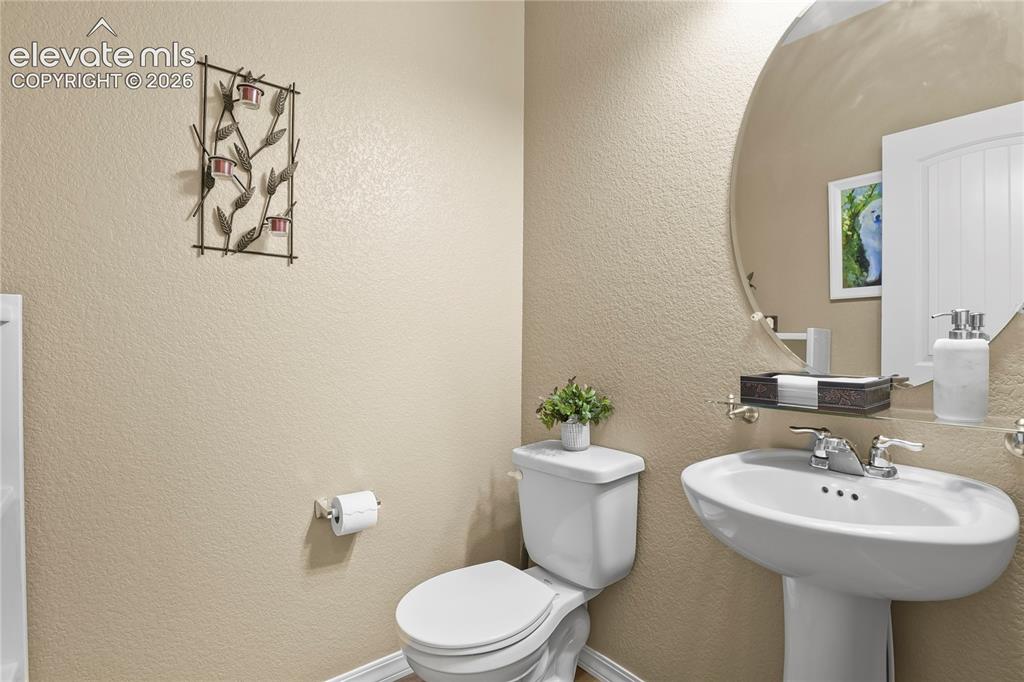 Image 18 of 39: Bathroom