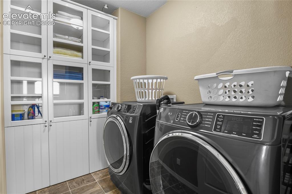 Image 33 of 39: Laundry