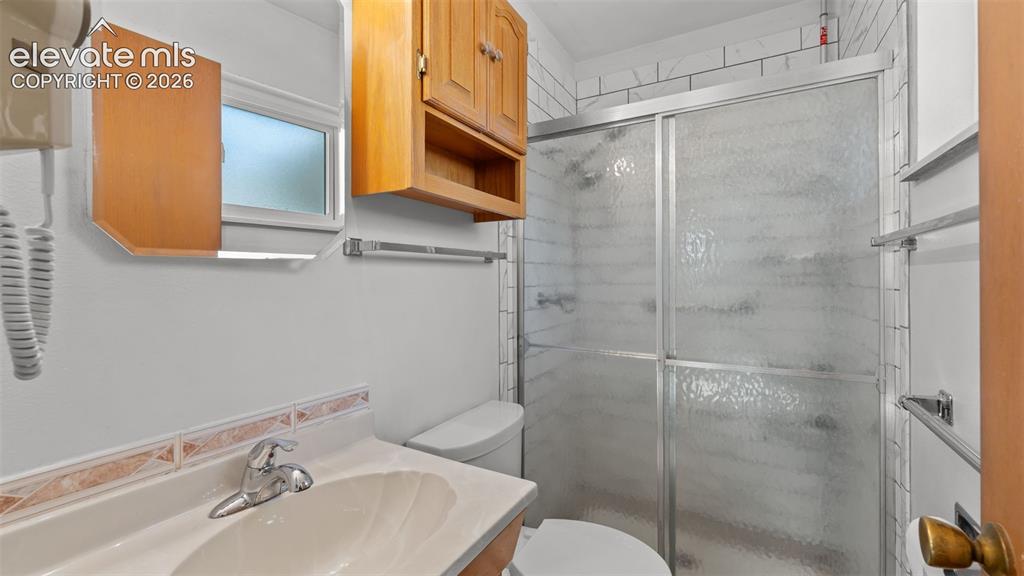 Image 15 of 36: Updated en suite primary bath