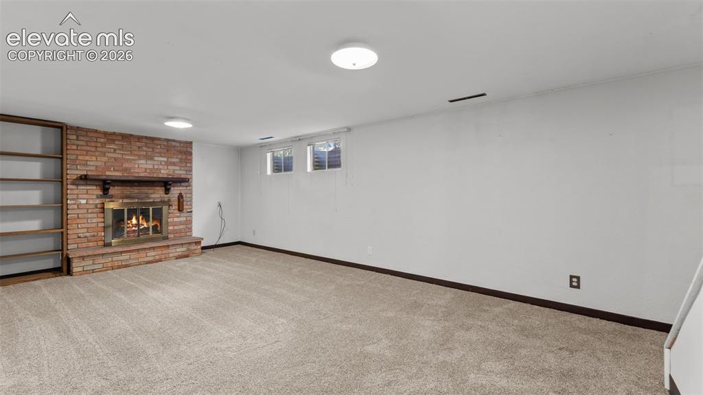 Image 21 of 36: Family Room