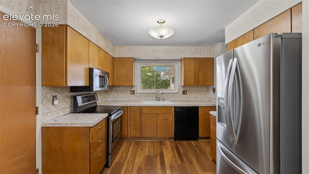 Image 7 of 36: Lots of cabinet space for all your stuff