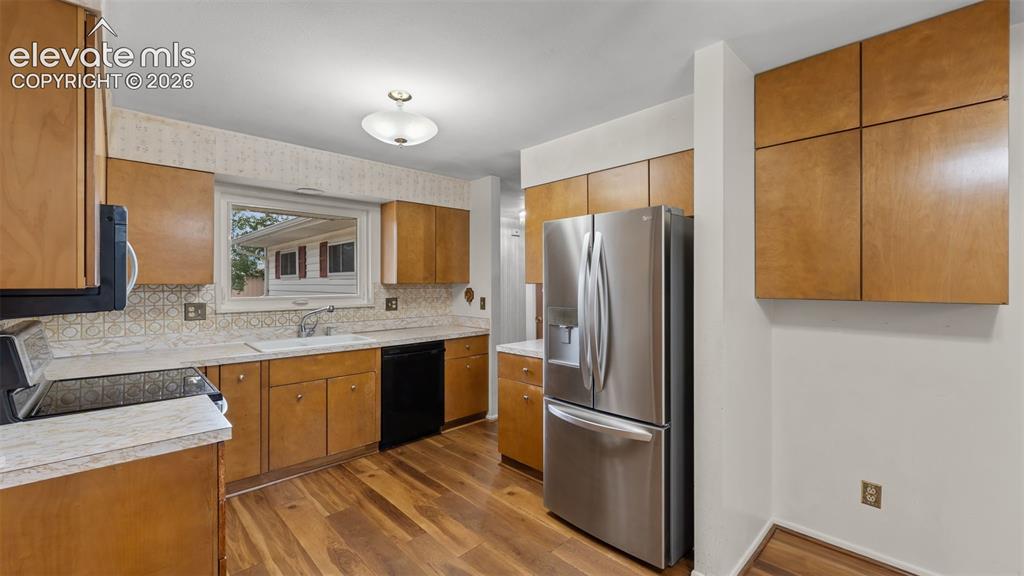 Image 8 of 36: Kitchen