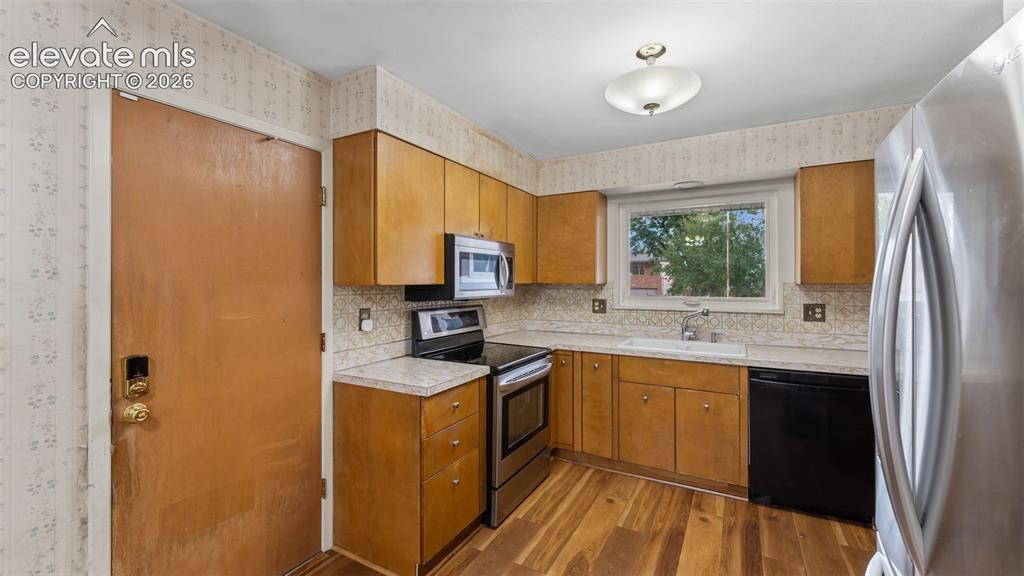 Image 9 of 36: Kitchen