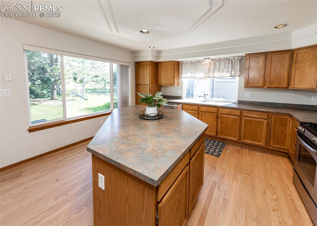 Image 12 of 37: Kitchen