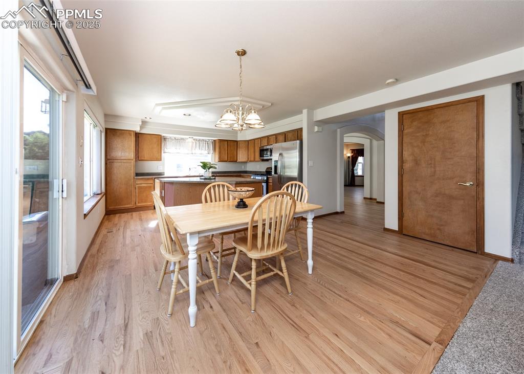 Image 13 of 37: Dining Area