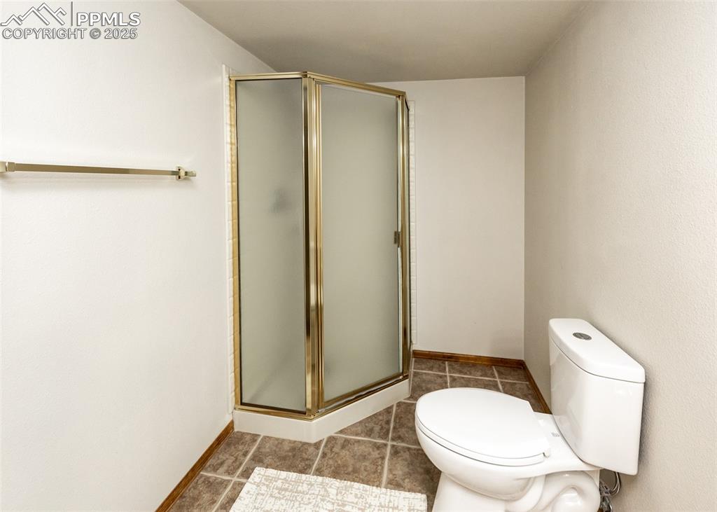 Image 31 of 37: Bathroom
